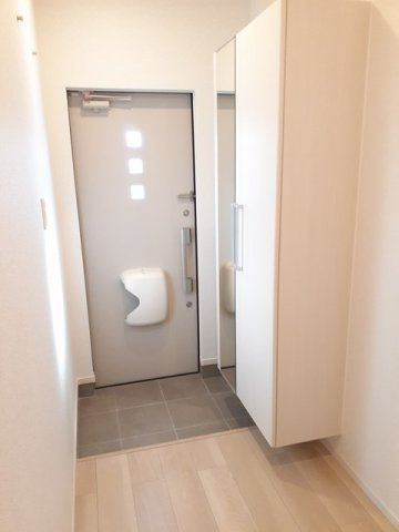 クオーレＣの玄関|明るい玄関です