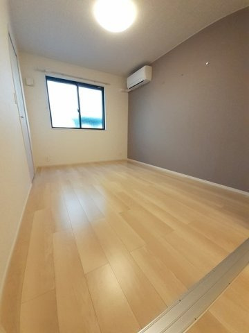 クオーレＣの内装|明るい室内です