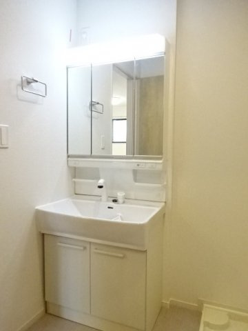 アイフラット東金　ノアールの独立洗面台|洗面所です