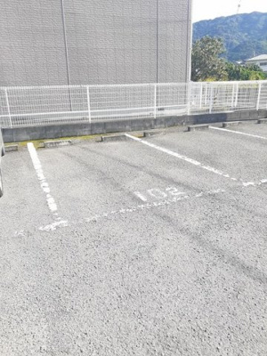 【駐車場】 | あすこっと | 駐車場があるので、車を買う予定の方も安心です