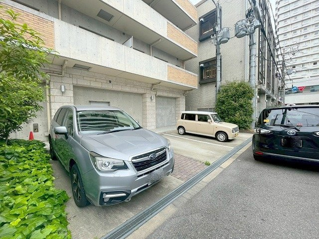 ウインズコート新北野の駐車場