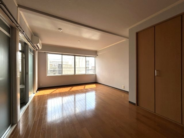 辰巳マンションの居間・リビング