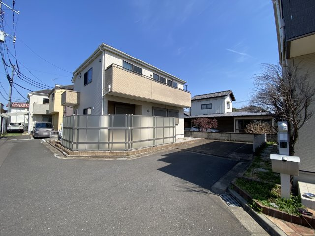 中清戸3丁目　中古戸建の前面道路含む現地写真