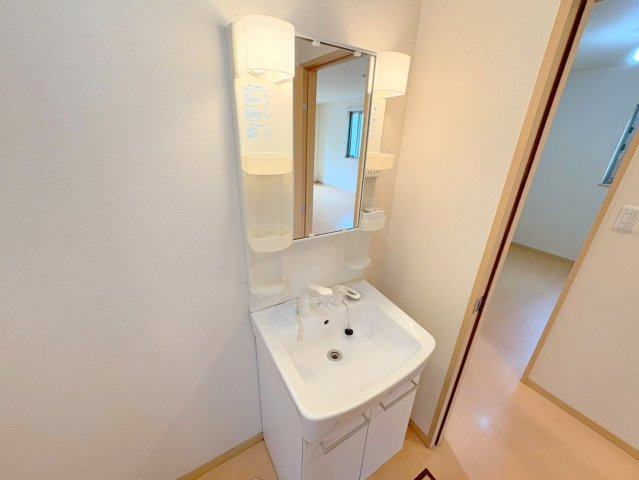 グリーンメゾン山本の洗面所|忙しい朝には欠かせない洗面所です