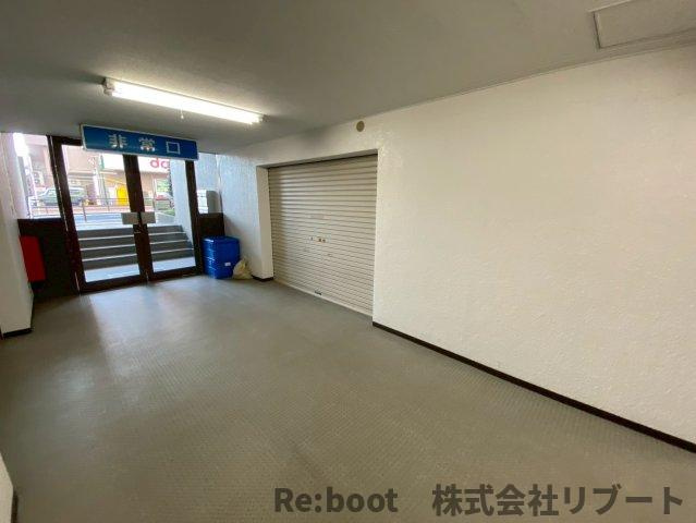 コープ野村本八幡のロビー