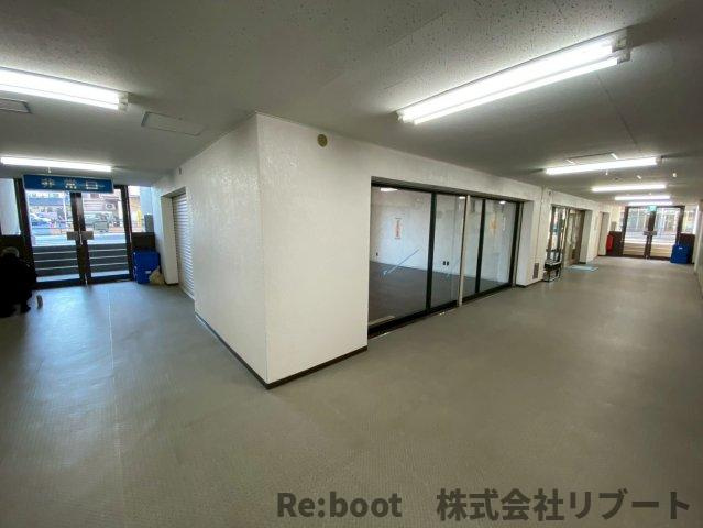 コープ野村本八幡のロビー