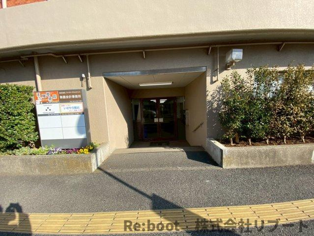 コープ野村本八幡のエントランス