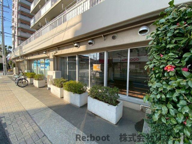 コープ野村本八幡のエントランス