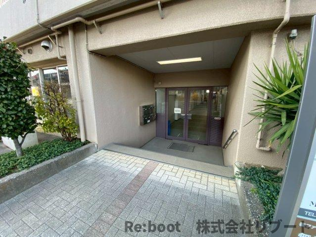 コープ野村本八幡のエントランス