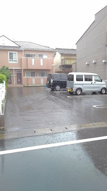 ピースコートの駐車場