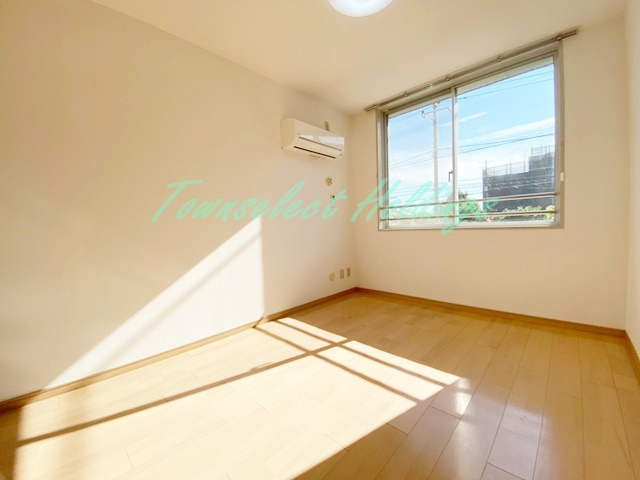 平塚市夕陽ケ丘の賃貸マンションの居間・リビング