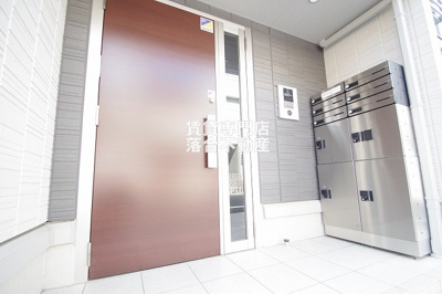 【エントランス】 | Freesia | オートロック・宅配ボックス完備