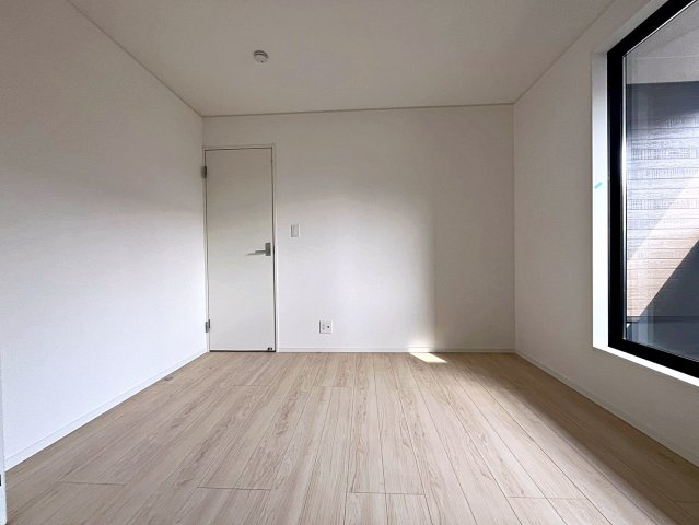 新築戸建・新築建売　二本松市郭内第5　二本松北小・二本松第一中の洋室|【洋室7帖】バルコニーに面しており大きな窓から日差しが入るので気持ちの良いプライベート空間です！