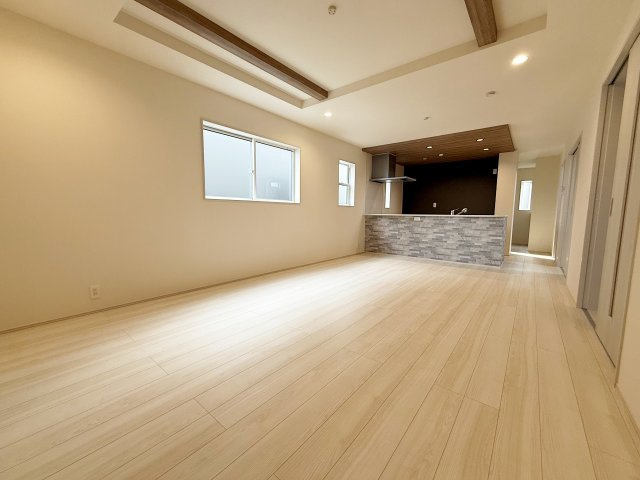 新築戸建　ブルーミングガーデン園部町横田1号2期の居間・リビング|現地写真