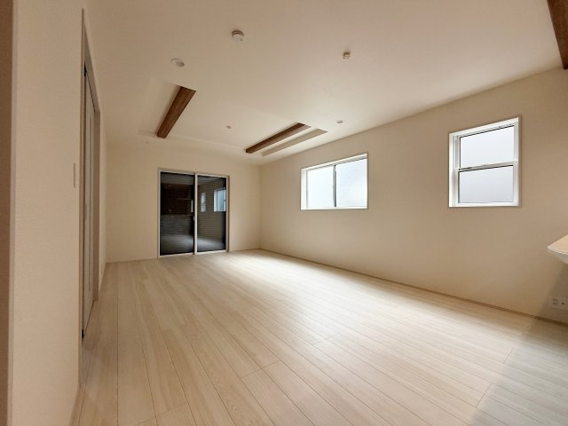 新築戸建　ブルーミングガーデン園部町横田1号2期の居間・リビング|現地写真