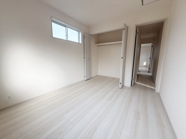 新築戸建　ブルーミングガーデン園部町横田1号2期の洋室|現地写真