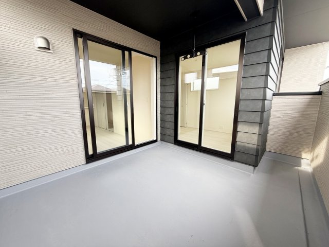 新築戸建　ブルーミングガーデン園部町横田1号2期のバルコニー|現地写真