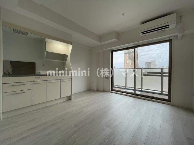 セレニテフラン難波の居間・リビング