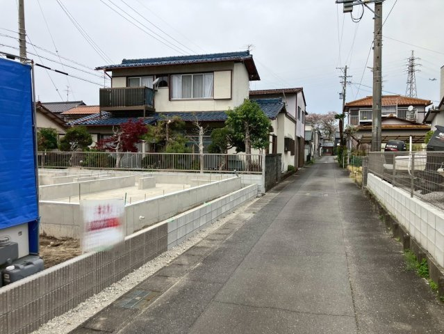 ブルーミングガーデン　一宮市浅井町河田桜の里　全1区画分譲の前面道路含む現地写真|「現地（2026年4月9日）撮影」　
■前面道路　
■ヤマダ不動産　株式会社リライフ