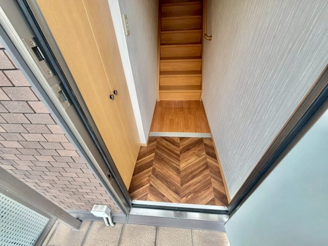 レグルス英賀保の玄関