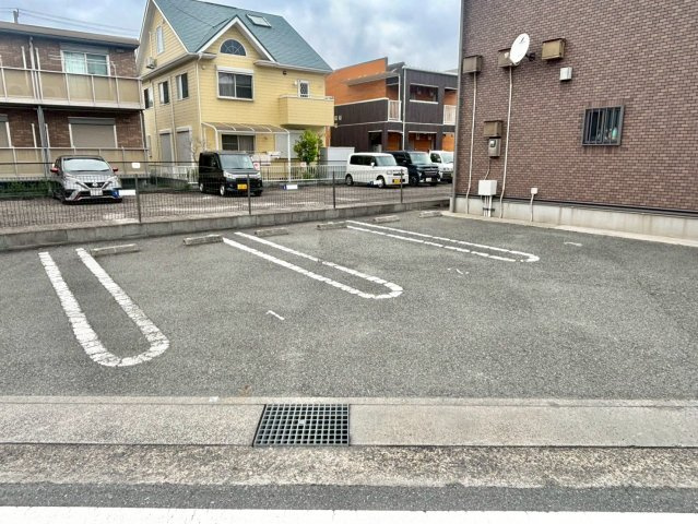 レグルス英賀保の駐車場