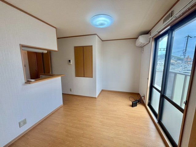 レグルス英賀保の居間・リビング