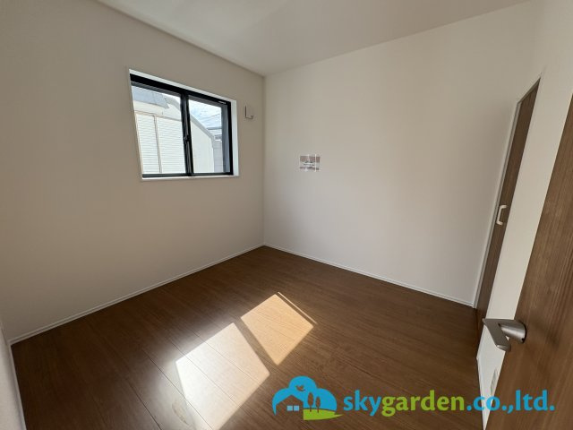 茅ヶ崎市松が丘2丁目　新築戸建　全3棟1号棟の洋室|明るい洋室です