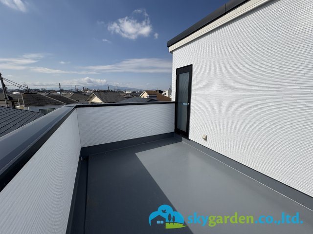 茅ヶ崎市松が丘2丁目　新築戸建　全3棟1号棟のバルコニー|広いルーフバルコニー