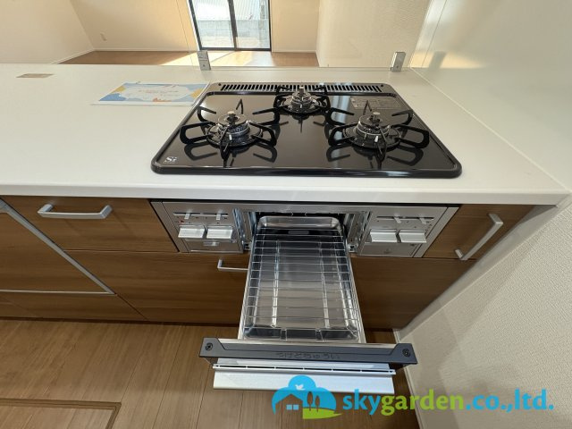 茅ヶ崎市松が丘2丁目　新築戸建　全3棟1号棟のキッチン|ガスコンロ　グリル