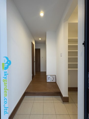 茅ヶ崎市松が丘2丁目　新築戸建　全3棟1号棟の玄関|ゆったりとした玄関です