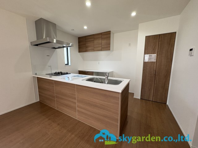 茅ヶ崎市松が丘2丁目　新築戸建　全3棟1号棟のキッチン|視界良好のオープンキッチン