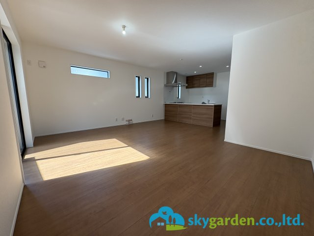 茅ヶ崎市松が丘2丁目　新築戸建　全3棟1号棟の居間・リビング|ゆったり過ごせるリビングです