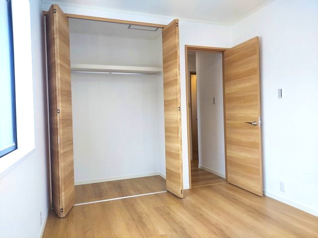 宝塚市南ひばりガ丘1丁目一戸建の洋室|2階西側洋室約6帖