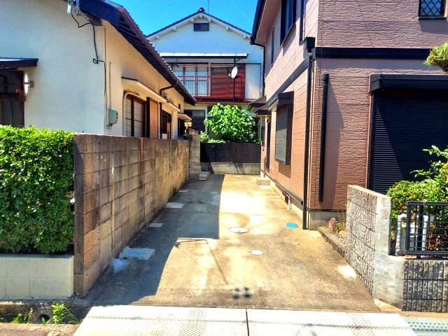 宝塚市南ひばりガ丘1丁目一戸建の駐車場