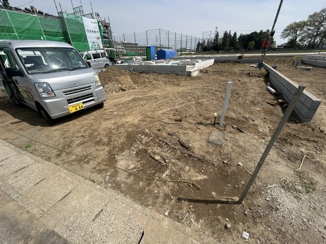 新築　太田市新田大根町第2　クレイドルガーデン　1号棟　の駐車場|現地写真　駐車スペースは並列3台分可能です！
