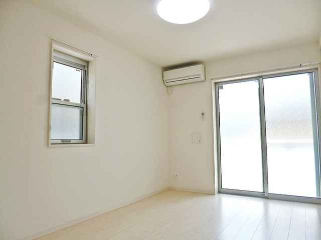 リブリ・ソフィア中央の居間・リビング|広々とした１ＬＤＫ！