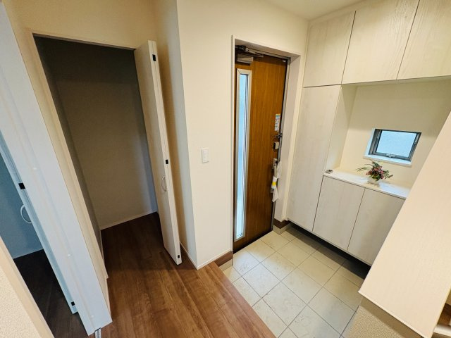 四街道市大日２４１番【現地販売会】の玄関