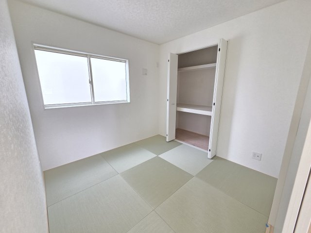 新築　太田市新田大根町第2　クレイドルガーデン　2号棟　の和室|現地写真　リビング隣の和室はお子様の遊び部屋としてもちょうどいいですね♪							
