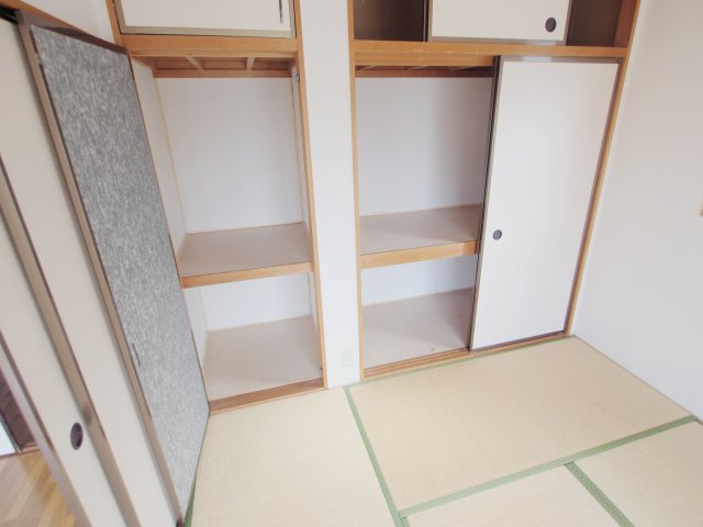 アーバン浅井 A棟の収納