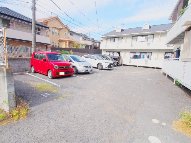 アーバン浅井 A棟の駐車場