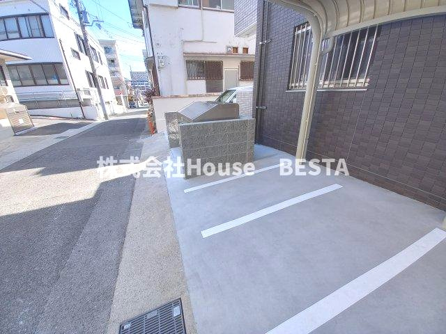 アークメゾン王子公園の駐車場