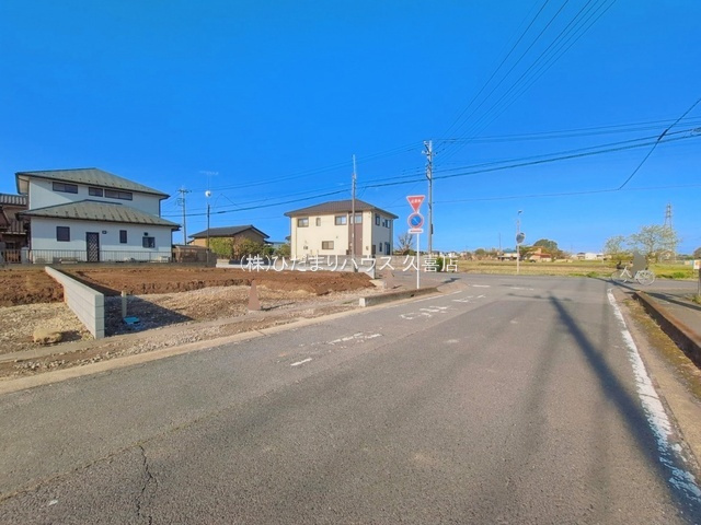 加須市三俣1丁目　新築一戸建て　01　リーブルガーデンの前面道路含む現地写真|2026/4/15　撮影