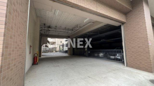 横浜市南区白妙町５丁目の賃貸マンションの駐車場