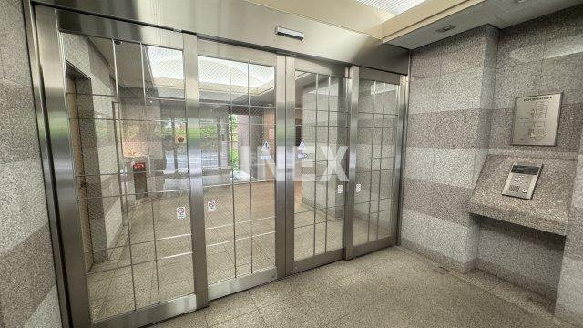 横浜市南区白妙町５丁目の賃貸マンションのエントランス