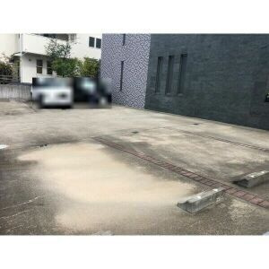 ルコネッサンスの駐車場