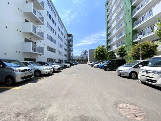 マンションニュー緑台B棟の駐車場