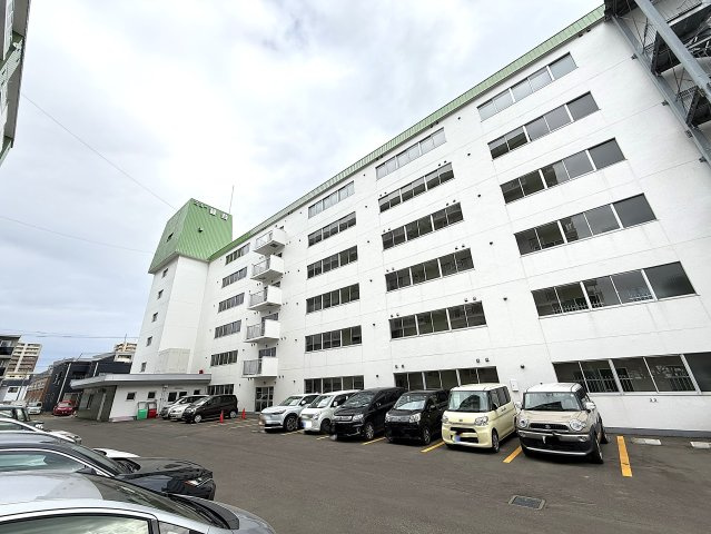 マンションニュー緑台B棟の外観