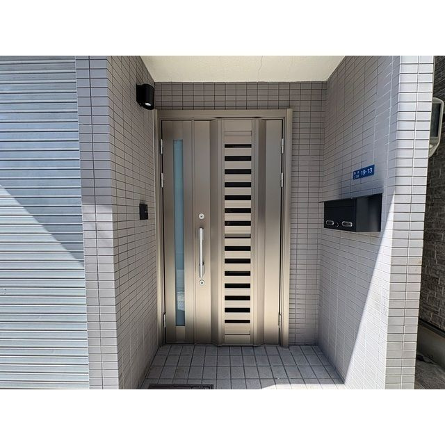 旭区清水２丁目戸建の玄関