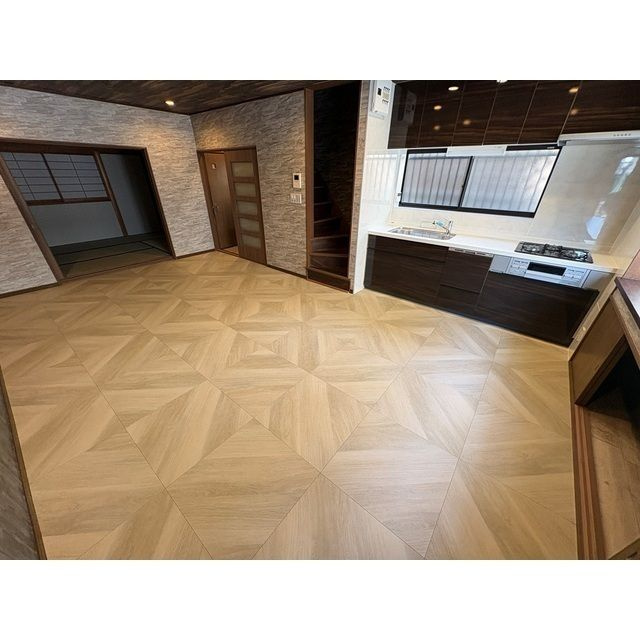 旭区清水２丁目戸建の居間・リビング