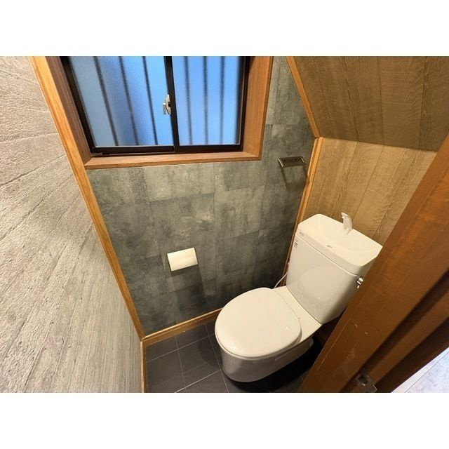 旭区清水２丁目戸建のトイレ